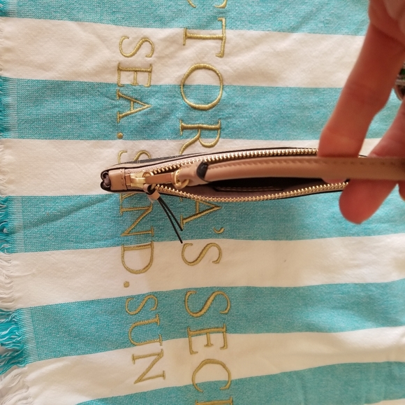 Cache Calvin Klein - Picture 4 of 8